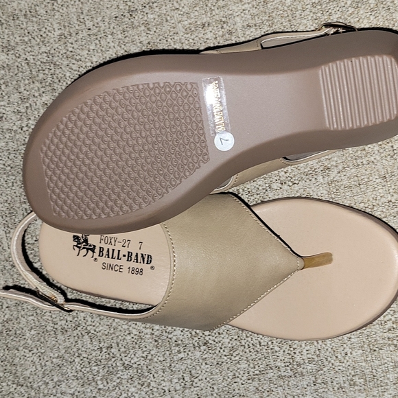 BALL-BAND FOXY-27 SZ 7 NEW WITHOUT BOX BEIGE SANDAL - Picture 3 of 4